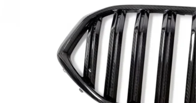 Close-up of BMW X5M F95 carbon fibre grille – gloss finish and weave detail for premium look