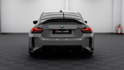 Rear view of installed carbon fibre spoiler on BMW G87 M2